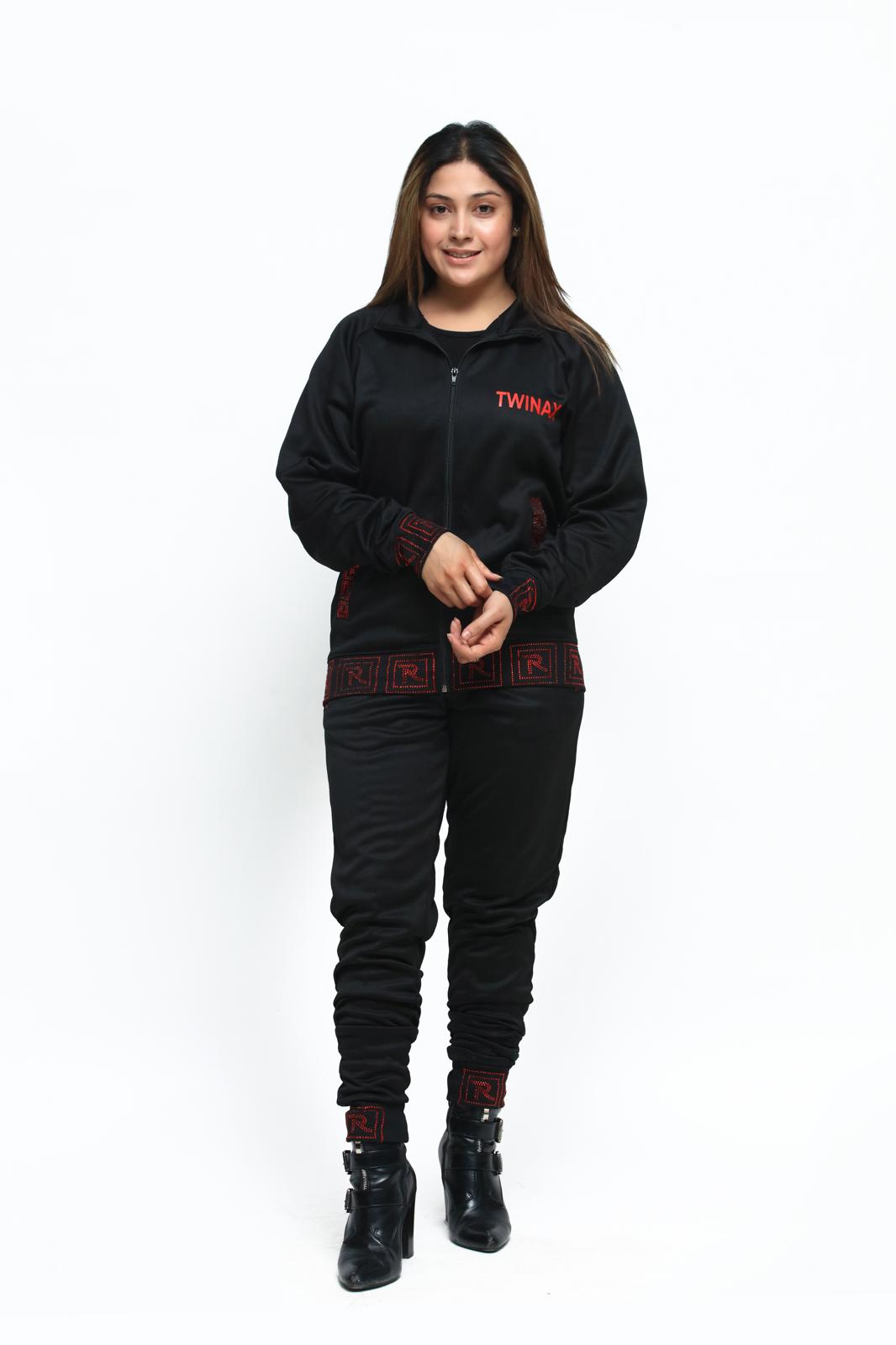 Classic Oblee Tracksuit Black - A premium black tracksuit crafted for style and performance.